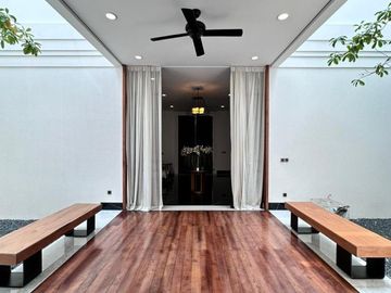 RUMAH MEWAH dgn BASEMENT, CARPORT LUAS di PERMATA HIJAU, JAKSEL