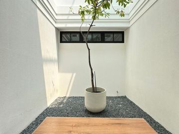 RUMAH MEWAH dgn BASEMENT, CARPORT LUAS di PERMATA HIJAU, JAKSEL