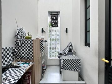 RUMAH MEWAH dgn BASEMENT, CARPORT LUAS di PERMATA HIJAU, JAKSEL
