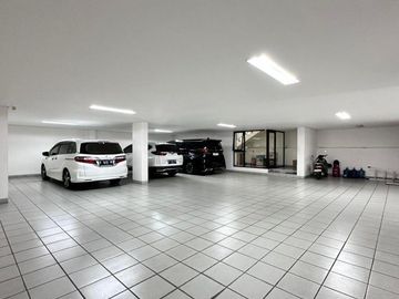 RUMAH MEWAH dgn BASEMENT, CARPORT LUAS di PERMATA HIJAU, JAKSEL