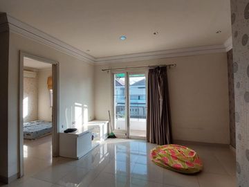 Rumah Puri Galaxy Mewah 2 Lantai Dekat Araya MERR Kertajaya Siap Huni SHM