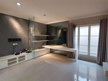Rumah Puri Galaxy Mewah 2 Lantai Dekat Araya MERR Kertajaya Siap Huni SHM