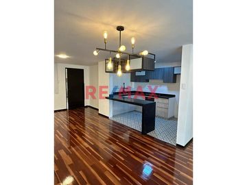 Venta De Exclusivo Departamento De 92 M² En Urb. Alameda Del Golf - Primer Piso Con Cochera - $140,000