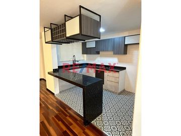 Venta De Exclusivo Departamento De 92 M² En Urb. Alameda Del Golf - Primer Piso Con Cochera - $140,000