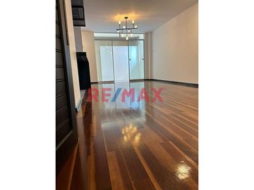 Venta De Exclusivo Departamento De 92 M² En Urb. Alameda Del Golf - Primer Piso Con Cochera - $140,000