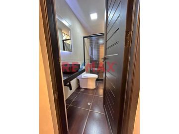Venta De Exclusivo Departamento De 92 M² En Urb. Alameda Del Golf - Primer Piso Con Cochera - $140,000