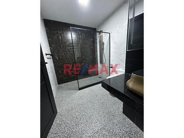 Venta De Exclusivo Departamento De 92 M² En Urb. Alameda Del Golf - Primer Piso Con Cochera - $140,000