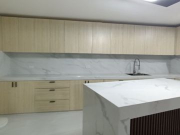 5br House for sale in Laguna Bel Air 2 with 2 Car Garage