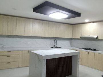 5br House for sale in Laguna Bel Air 2 with 2 Car Garage