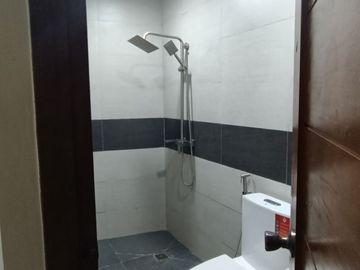 5br House for sale in Laguna Bel Air 2 with 2 Car Garage