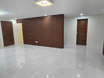 5br House for sale in Laguna Bel Air 2 with 2 Car Garage