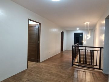 5br House for sale in Laguna Bel Air 2 with 2 Car Garage