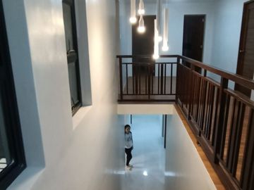 5br House for sale in Laguna Bel Air 2 with 2 Car Garage
