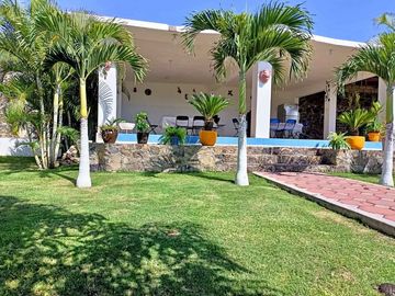 ¡Gran Oportunidad en Yautepec, Morelos!  Casa en Esquina con Amplias Amenidades y Excelente Ubicación