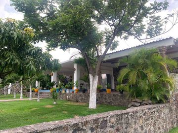¡Gran Oportunidad en Yautepec, Morelos!  Casa en Esquina con Amplias Amenidades y Excelente Ubicación