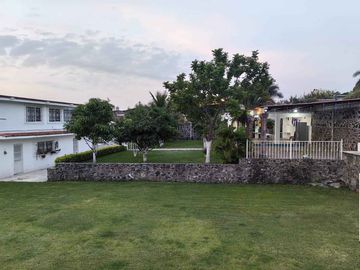 ¡Gran Oportunidad en Yautepec, Morelos!  Casa en Esquina con Amplias Amenidades y Excelente Ubicación