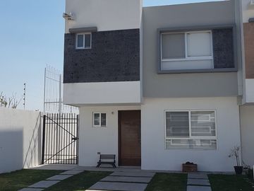 VENTA CASA SONTERRA CON EXCEDENTE