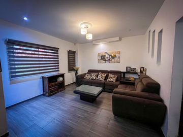 SE VENDE ESPECTACULAR CASA RESIDENCIAL Y COMERCIAL