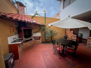 SE VENDE ESPECTACULAR CASA RESIDENCIAL Y COMERCIAL