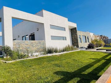Hermosa Casa Mediterránea en La Serena Golf.