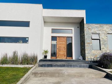 Hermosa Casa Mediterránea en La Serena Golf.