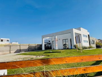 Hermosa Casa Mediterránea en La Serena Golf.