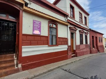 Se Vende Hostal en Centro de la Serena.
