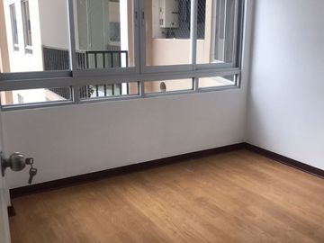 SE VENDE LINDO DEPARTAMENTO DUPLEX, MODERNO EDIFICIO – CERCADO DE LIMA