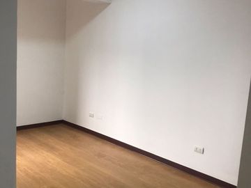 SE VENDE LINDO DEPARTAMENTO DUPLEX, MODERNO EDIFICIO – CERCADO DE LIMA