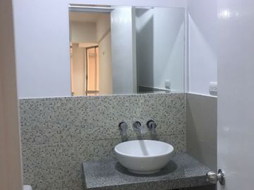 SE VENDE LINDO DEPARTAMENTO DUPLEX, MODERNO EDIFICIO – CERCADO DE LIMA