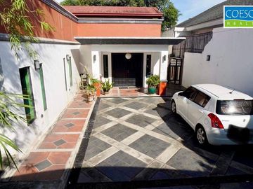 Nice 3 bedroom Alabang Hills House For Sale near Skyway, Alabang Town Center and Filinvest City