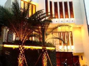 Dijual Rumah Jalan Taman Kencana Permai Pondok Indah Jakarta Selatan Unit Brand New Tropical Modern Mewah Bagus Strategis