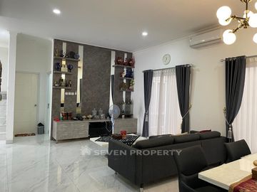 For Sale : Nice 2-Storey House Ready to Occupy Furnished SHM in Kota Wisata Cibubur Lt.187 m2 Lb.300 m2 P3.113.09.24 Pr hj