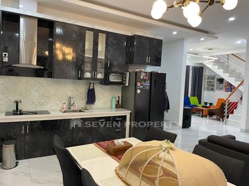 For Sale : Nice 2-Storey House Ready to Occupy Furnished SHM in Kota Wisata Cibubur Lt.187 m2 Lb.300 m2 P3.113.09.24 Pr hj