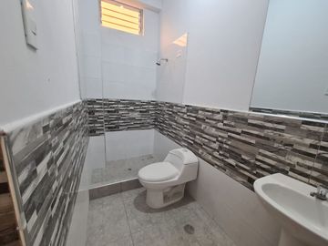 ¿15 minutos de Tarapoto es 'lejos'? Depende de lo que busques. Este 'depa' de 2 dormitorios te ofrece paz y seguridad para trabajar sin interrupciones