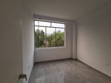 ¿15 minutos de Tarapoto es 'lejos'? Depende de lo que busques. Este 'depa' de 2 dormitorios te ofrece paz y seguridad para trabajar sin interrupciones
