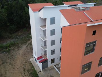 ¿15 minutos de Tarapoto es 'lejos'? Depende de lo que busques. Este 'depa' de 2 dormitorios te ofrece paz y seguridad para trabajar sin interrupciones