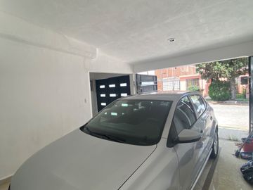 Casa en venta con alberca en zona sur