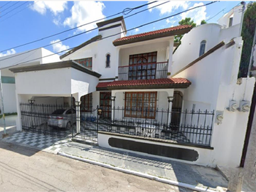 VENTA DE CASA EN AV 2000, FRACCIORAMA, SAN FRANCISCO DE CAMPECHE. CAMPECHE. NO CREDITOS.