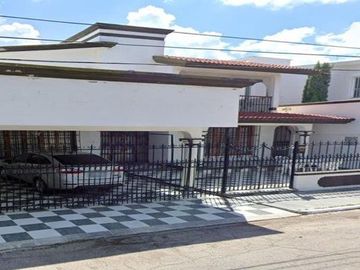 VENTA DE CASA EN AV 2000, FRACCIORAMA, SAN FRANCISCO DE CAMPECHE. CAMPECHE. NO CREDITOS.