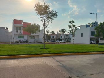 VENDO TERRENO EN FRACCIONAMIENTO PIAMONTE, IRAPUATO, GUANAJUATO