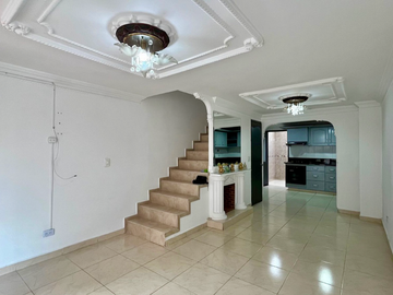 Extraordinaria casa en Conjunto Residencial con piscina en la Avenida Sur. Homecenter. Pereira.