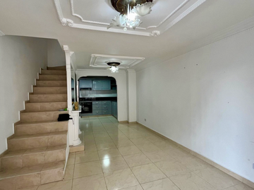 Extraordinaria casa en Conjunto Residencial con piscina en la Avenida Sur. Homecenter. Pereira.
