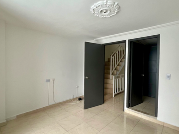 Extraordinaria casa en Conjunto Residencial con piscina en la Avenida Sur. Homecenter. Pereira.