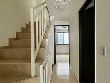 Extraordinaria casa en Conjunto Residencial con piscina en la Avenida Sur. Homecenter. Pereira.