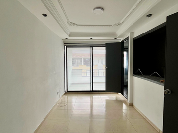 Extraordinaria casa en Conjunto Residencial con piscina en la Avenida Sur. Homecenter. Pereira.