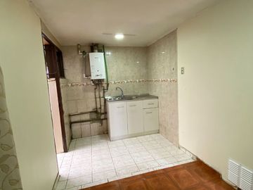 Casa 4 dormitorios 2 baños entrada de vehículos y patio