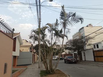 VENTA CASA COMO TERRENO URB HIGUERETA