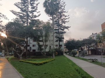 VENTA CASA COMO TERRENO URB HIGUERETA