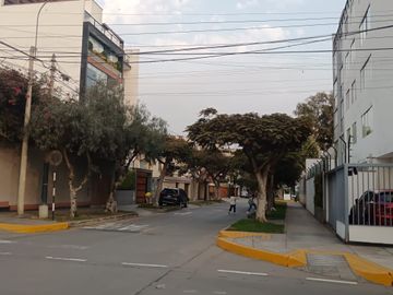 VENTA CASA COMO TERRENO URB HIGUERETA